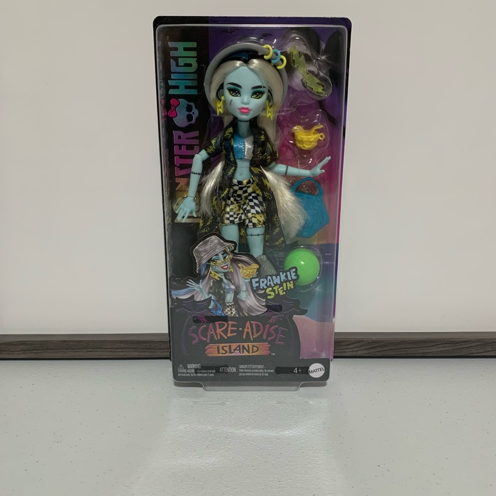 Monster High®: Scare-adise Island Frankie Stein™ Fashion Doll w/Accessories-New
